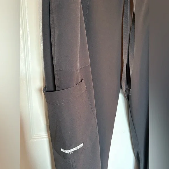 Skechers Scrub Set - Women’s Dark Gray V-Neck Scrub Top and Drawstring Pants - Picture 9 of 10